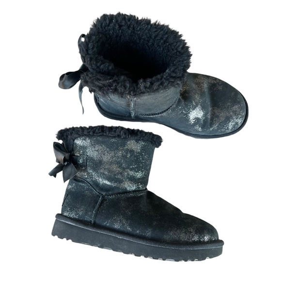 UGG Mini Bailey Bow Glimmer Plush Winter Boots Black Glitter Shimmer Size 5 GUC - Picture 1 of 14